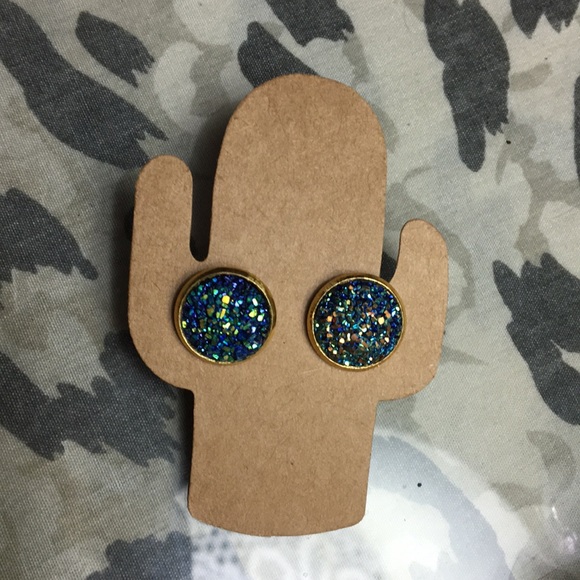 NWT! Gold Rimmed Circle Druzzy Stones Earrings Set - Picture 5 of 6